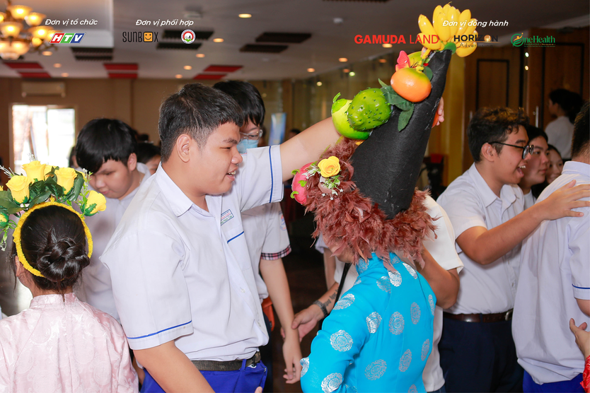 HTV mang thế giới cổ tích đến gần hơn với trẻ em khiếm thị - Ảnh 4.