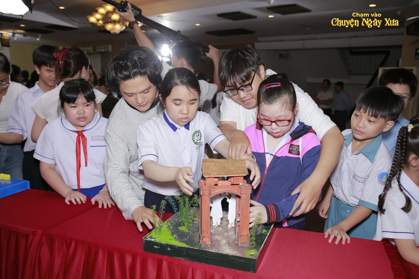Lần đầu tiên, HTV ra mắt 5 tập “Chuyện Ngày Xưa” phiên bản nâng cấp dành riêng cho các em khiếm thị - Ảnh 11.