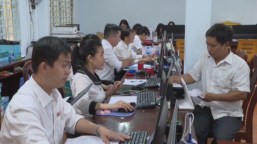 Đẩy mạnh chính quyền số nâng cao hiệu quả phục vụ người dân - Ảnh 1.