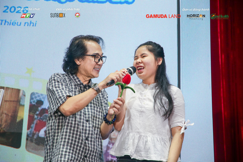 HTV mang thế giới cổ tích đến gần hơn với trẻ em khiếm thị - Ảnh 10.