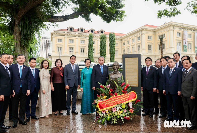Tổng Bí thư, Chủ tịch nước Tô Lâm thăm nhà máy và trung tâm thử nghiệm tàu điện ngầm Singapore - Ảnh 5.