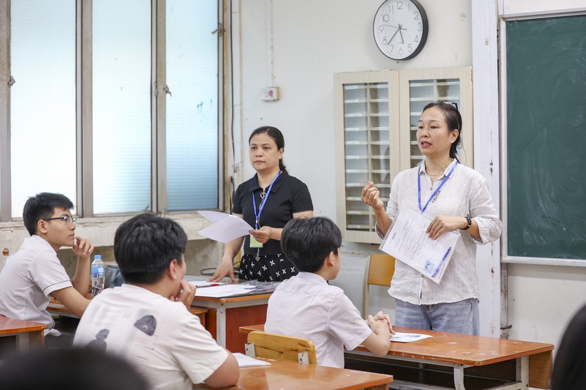 Thi vào lớp 10 môn ngữ văn: 390 thí sinh bỏ thi, 1 thí sinh vi phạm - Ảnh 1.