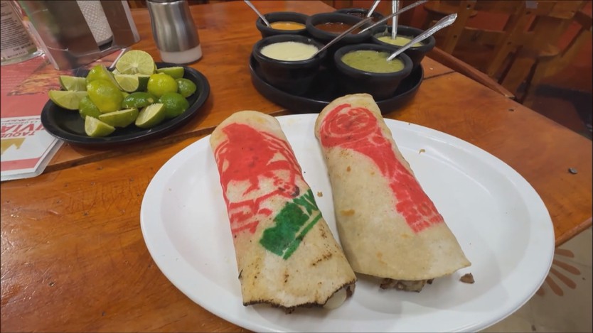 Món tacos chủ đề World Cup hút khách ở Mexico - Ảnh 2.