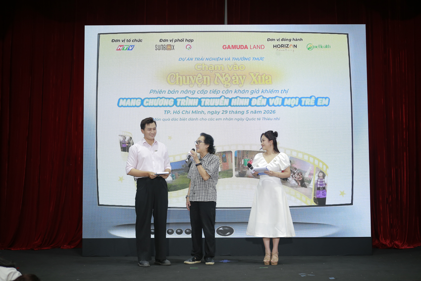 NSƯT Thành Lộc cảm động khi cùng trẻ khiếm thị “xem” Chuyện Ngày Xưa - Ảnh 1.
