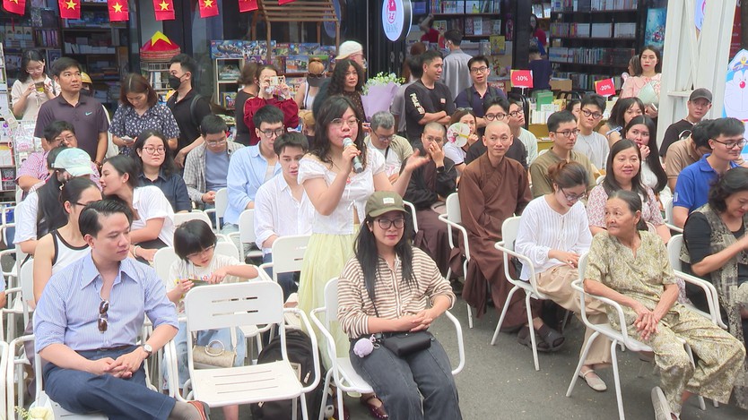 "Bám váy mẹ": Khi yêu thương trở thành nơi để trở về - Ảnh 5.