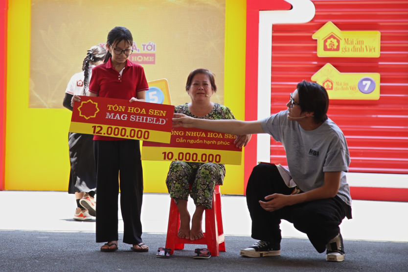 "Mái ấm gia đình Việt" tập 13 trao gần 500 triệu đồng cho các em nhỏ - Ảnh 10.