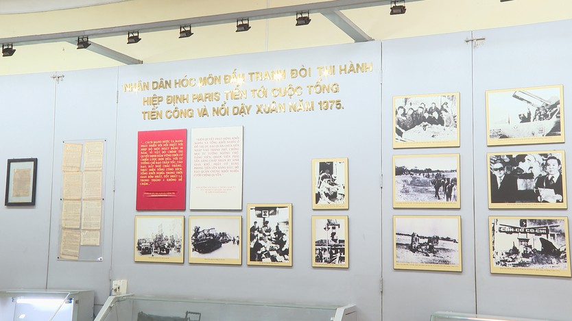 Chủ tịch Quốc hội Trần Thanh Mẫn dâng hương tại Di tích lịch sử văn hóa quốc gia Dinh quận Hóc Môn - Ảnh 4.
