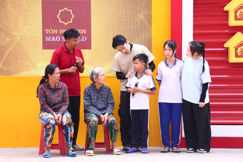 Mái ấm gia đình Việt: Người mẹ gần mất thị lực gồng gánh nuôi con - Ảnh 9.