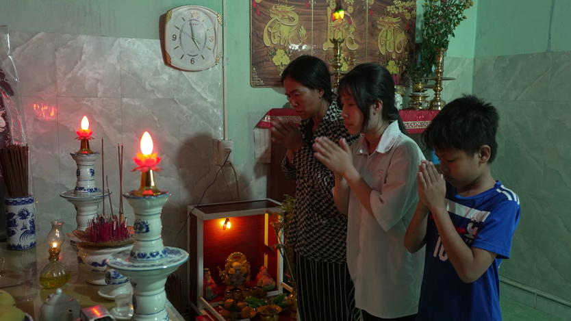 Mái ấm gia đình Việt: Người mẹ gần mất thị lực gồng gánh nuôi con - Ảnh 2.
