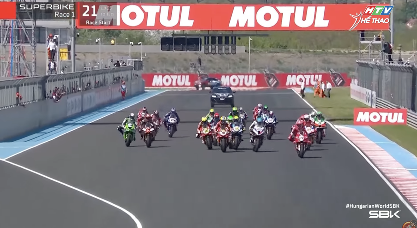 Bulega lập kỷ lục tại cuộc đua World Superbikes - Ảnh 1.