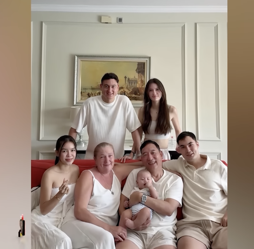 Vợ thủ môn Đặng Văn Lâm khiến ba mẹ chồng người Nga nể phục - Ảnh 5.