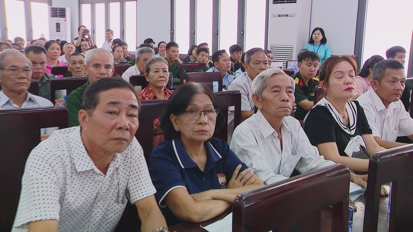 Chủ tịch Quốc hội tiếp xúc cử tri Hóc Môn – Củ Chi: Nhiều kiến nghị sát thực tiễn, ưu tiên an sinh và phát triển đô thị- Ảnh 5.