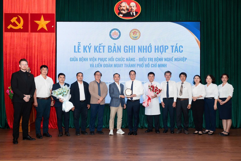 Liên đoàn Muay TP. Hồ Chí Minh ký kết hợp tác chăm sóc y học thể thao - Ảnh 1.