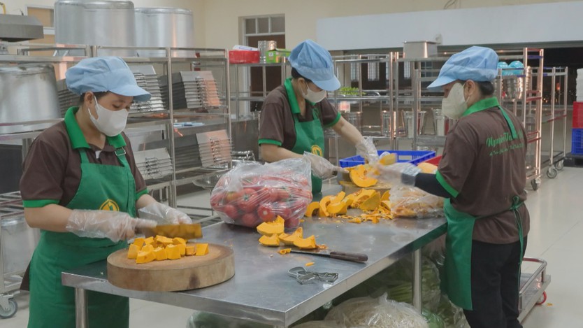 Tăng cường kiểm tra các bếp ăn trường học để bảo vệ sức khỏe học sinh tại TP. Hồ Chí Minh - Ảnh 1.