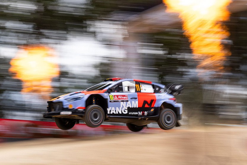 Thierry Neuville dẫn đầu vòng chạy thử Rally Bồ Đào Nha - Ảnh 1.