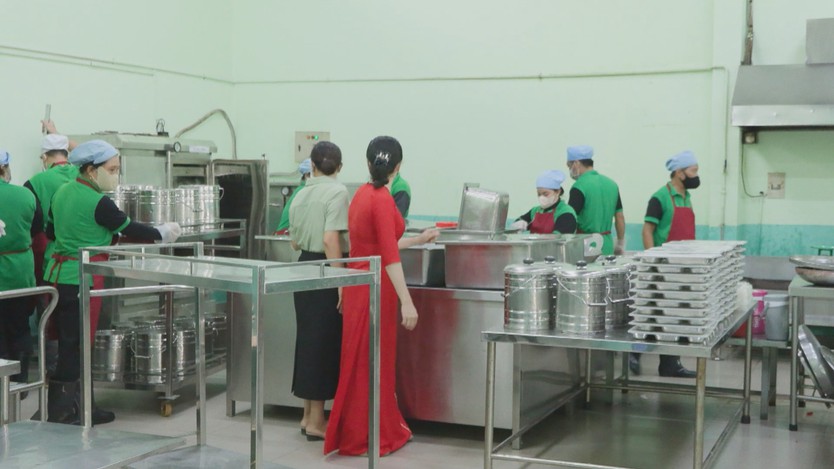 Tăng cường kiểm tra các bếp ăn trường học để bảo vệ sức khỏe học sinh tại TP. Hồ Chí Minh - Ảnh 4.