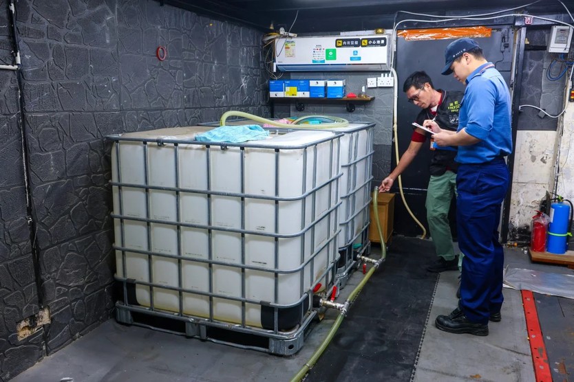 Hồng Kông (Trung Quốc) đẩy mạnh trấn áp buôn lậu xăng dầu - Ảnh 1.