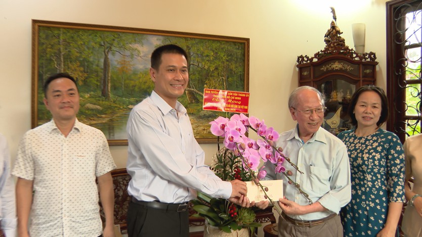 TP. Hồ Chí Minh tri ân các cá nhân, đơn vị đóng góp cho khoa học công nghệ và đổi mới sáng tạo - Ảnh 1.