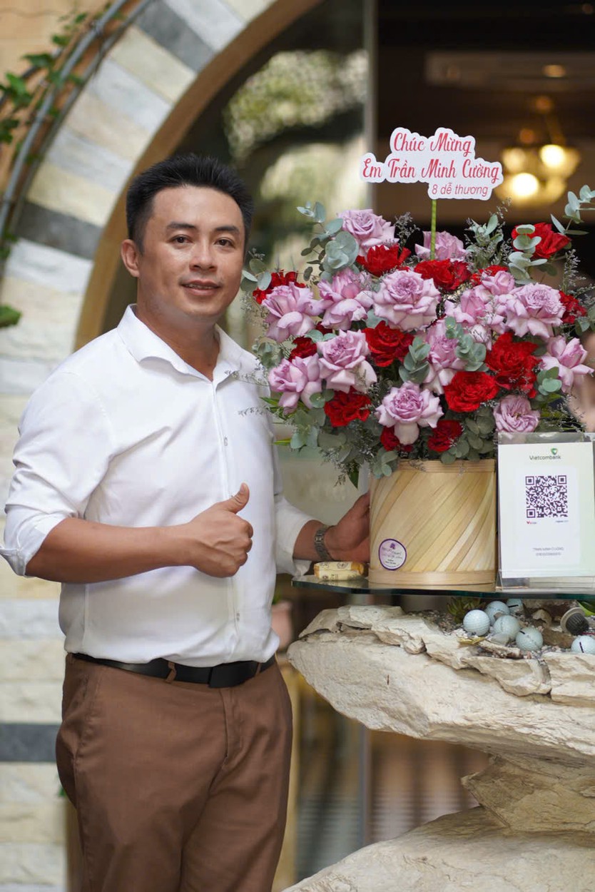 “Ngẫm cười” giữa đời đầy nghĩa thương đau - Ảnh 1.