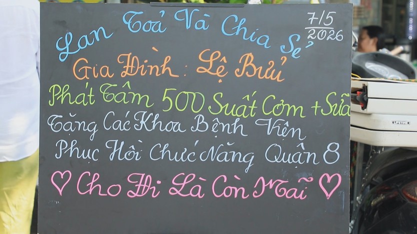 Giữ lửa yêu thương từ những bếp cơm nghĩa tình - Ảnh 1.
