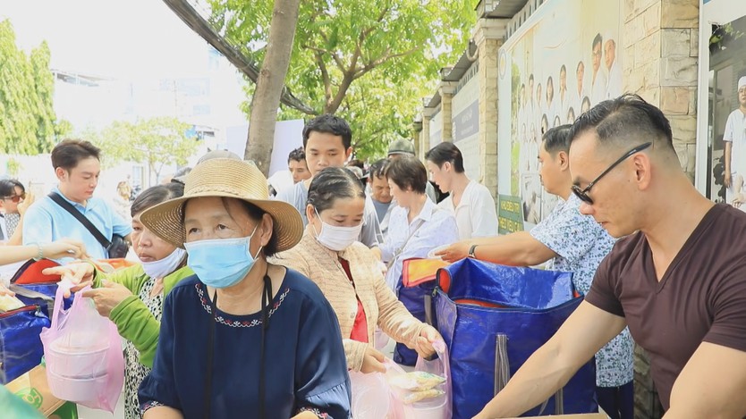Giữ lửa yêu thương từ những bếp cơm nghĩa tình - Ảnh 3.