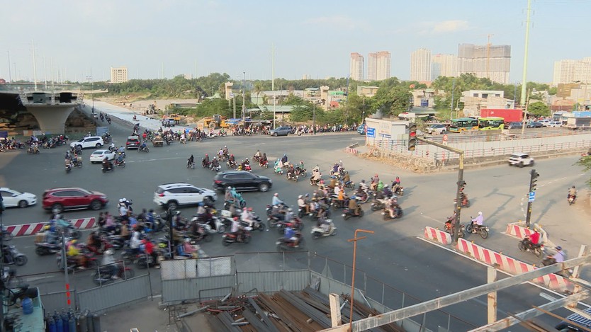 Tăng tốc thi công nút giao trọng điểm Mỹ Thủy - Ảnh 1.