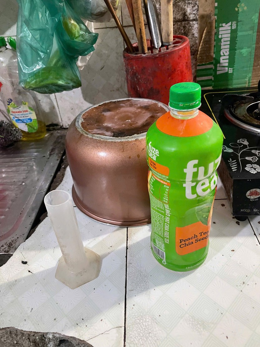 Khởi tố 4 bị can sản xuất hơn 1.000 tấn giá đỗ ngâm hóa chất cấm - Ảnh 3.