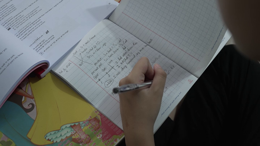 "Mái ấm gia đình Việt": Nghị lực của nữ sinh sống cùng bà ngoại bán vé số - Ảnh 6.