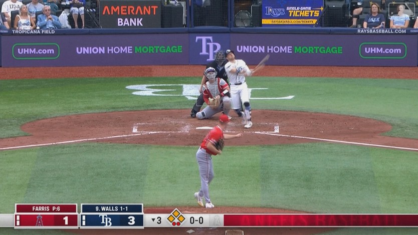 Mlb: Pha cứu bóng hài hước “giữ luôn bữa ăn” cho khán giả - Ảnh 1.