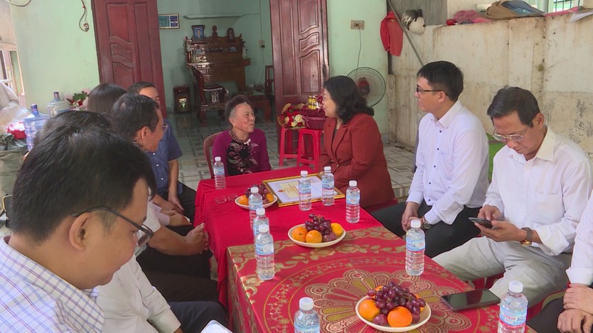 Lãnh đạo TP. Hồ Chí Minh thăm, chúc thọ người cao tuổi tiêu biểu - Ảnh 1.