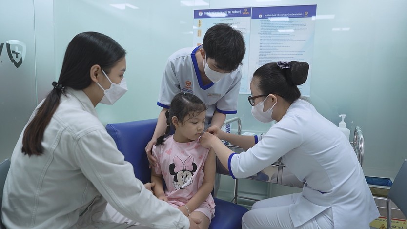 CHỦ ĐỘNG TIÊM VẮC XIN: GIẢI PHÁP PHÒNG SỐT XUẤT HUYẾT HIỆU QUẢ TRONG MÙA DỊCH - Ảnh 3.