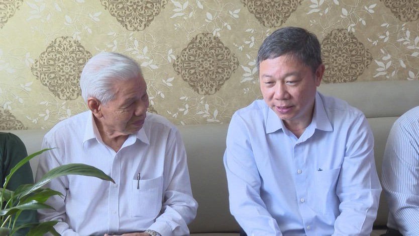 Lãnh đạo TP. Hồ Chí Minh thăm, chúc thọ người cao tuổi tiêu biểu tròn 90 tuổi - Ảnh 5.