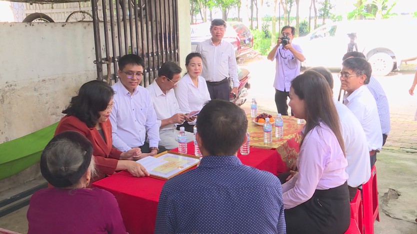 Lãnh đạo TP. Hồ Chí Minh thăm, chúc thọ người cao tuổi tiêu biểu - Ảnh 3.