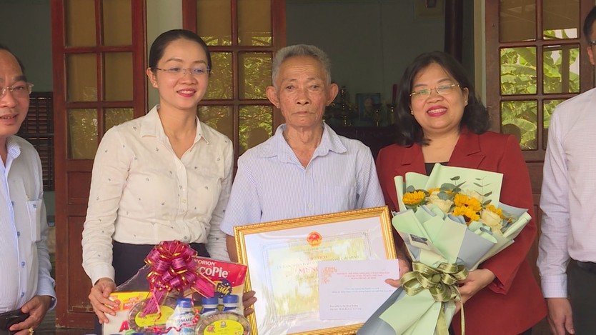 Lãnh đạo TP. Hồ Chí Minh thăm, chúc thọ người cao tuổi tiêu biểu - Ảnh 5.