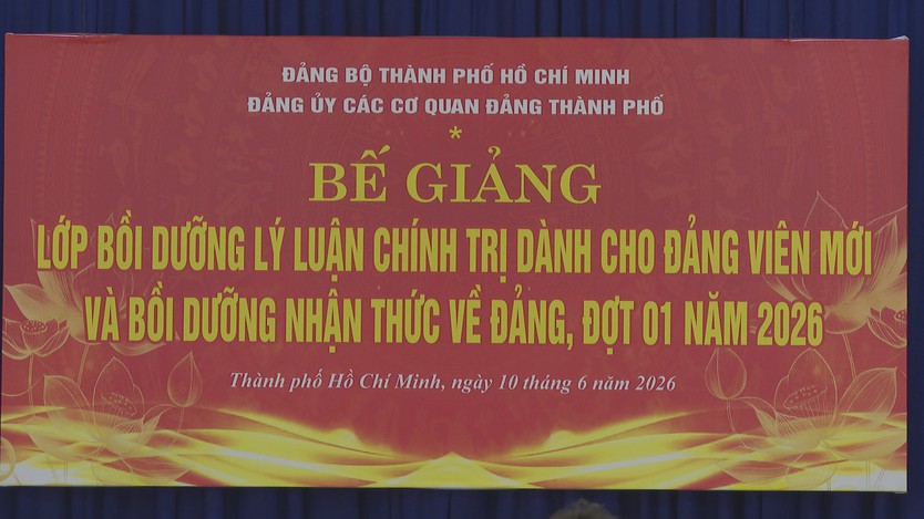 Bế giảng lớp bồi dưỡng lý luận chính trị và nhận thức về Đảng năm 2026 - Ảnh 1.