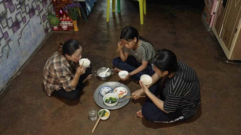 Mái ấm gia đình Việt: Phúc Du, Mỹ Mỹ nghẹn ngào trước hoàn cảnh Cẩm Đà - Ảnh 7.