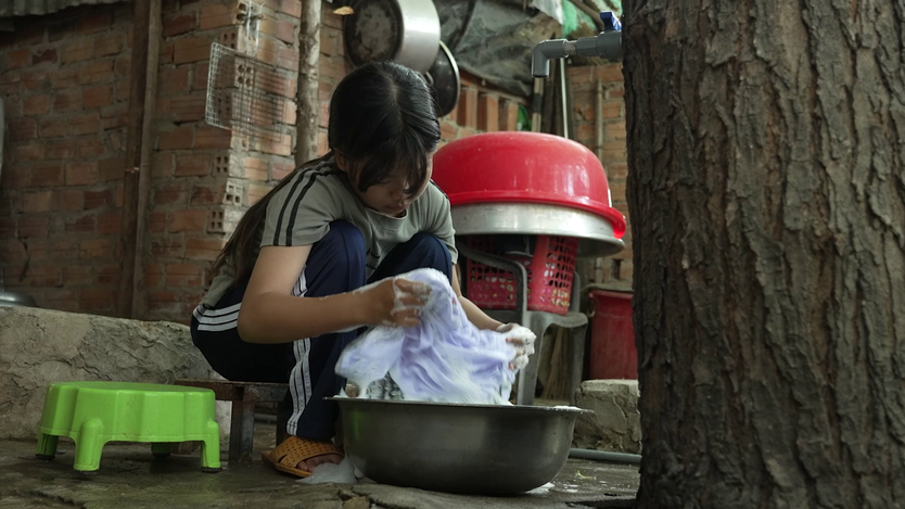 Mái ấm gia đình Việt: Phúc Du, Mỹ Mỹ nghẹn ngào trước hoàn cảnh Cẩm Đà - Ảnh 3.
