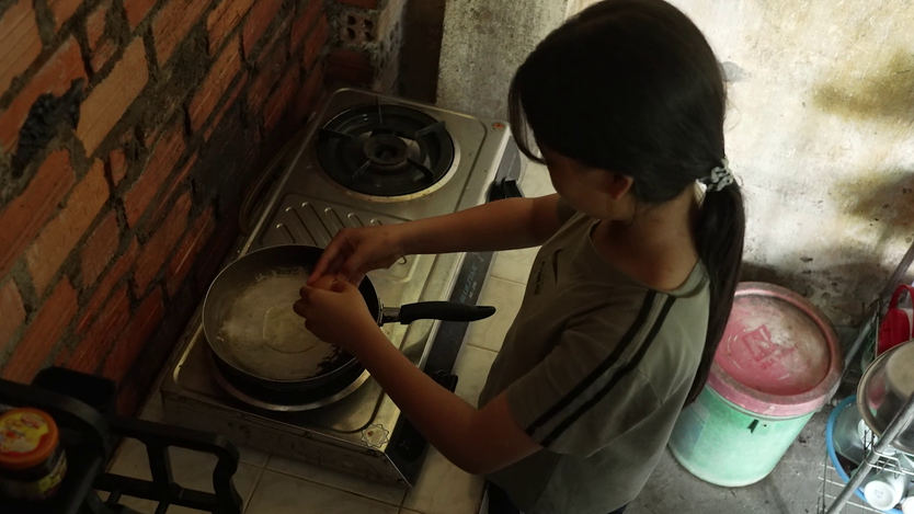 Mái ấm gia đình Việt: Phúc Du, Mỹ Mỹ nghẹn ngào trước hoàn cảnh Cẩm Đà - Ảnh 4.