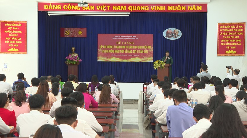 Bế giảng lớp bồi dưỡng lý luận chính trị và nhận thức về Đảng năm 2026 - Ảnh 2.