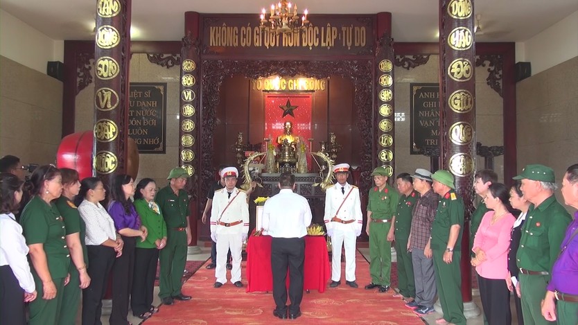 Lễ cất bốc, di dời hài cốt liệt sĩ về quê hương- Ảnh 3.