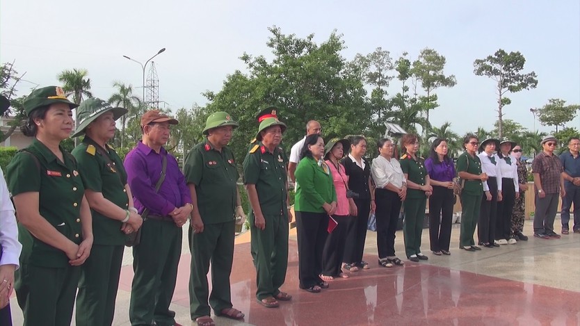 Lễ cất bốc, di dời hài cốt liệt sĩ về quê hương- Ảnh 4.