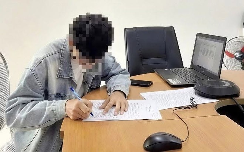 Danh tính người đăng ảnh ghép mặc áo CSGT kèm trạng thái "đi bắt xe thôi"- Ảnh 1.