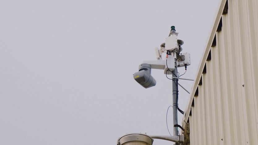 Triển khai radar A.I. ngăn nguy cơ gấu Bắc Cực chạm trán con người - Ảnh 1.