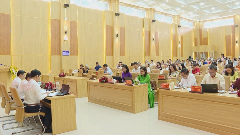 Cử tri phường Vũng Tàu kiến nghị tháo gỡ vướng mắc về hạ tầng, môi trường và dân sinh - Ảnh 2.