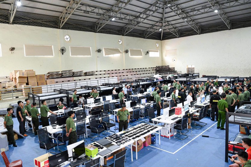 Bên trong 'đại bản doanh' nhóm lừa đảo qua mạng từ Campuchia sang bị công an Việt Nam vô hiệu hóa - Ảnh 1.