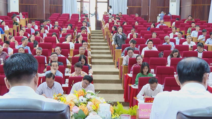Cử tri kiến nghị tháo gỡ vướng mắc về đất đai, quy hoạch và hạ tầng dân sinh - Ảnh 2.