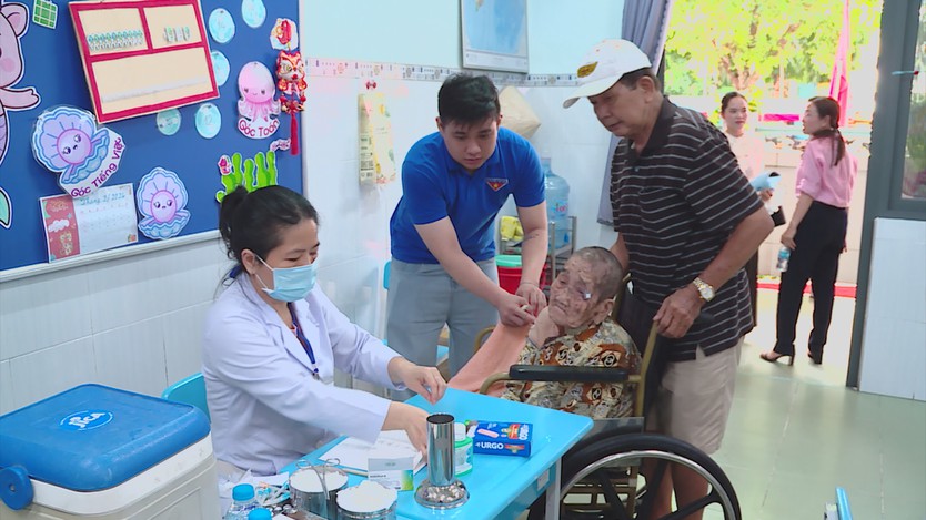 TP. Hồ Chí Minh đẩy mạnh chăm sóc sức khỏe cho người cao tuổi và các nhóm yếu thế- Ảnh 4.