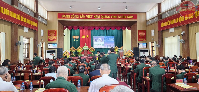 Lễ kỷ niệm 60 năm Ngày truyền thống Sư đoàn 7 và đón nhận Huân chương Bảo vệ Tổ quốc hạng Ba - Ảnh 4.