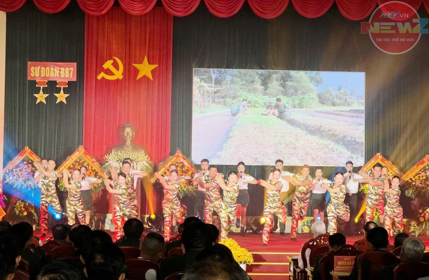 Lễ kỷ niệm 60 năm Ngày truyền thống Sư đoàn 7 và đón nhận Huân chương Bảo vệ Tổ quốc hạng Ba - Ảnh 5.