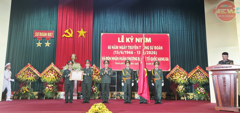 Lễ kỷ niệm 60 năm Ngày truyền thống Sư đoàn 7 và đón nhận Huân chương Bảo vệ Tổ quốc hạng Ba - Ảnh 1.